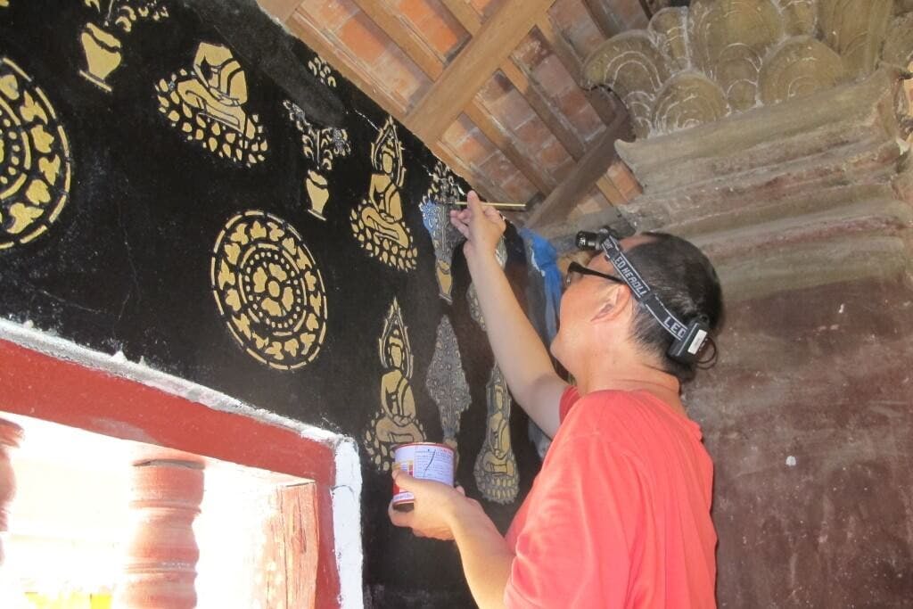 Experts in Buddhist art donated their time to assist in the restoration.