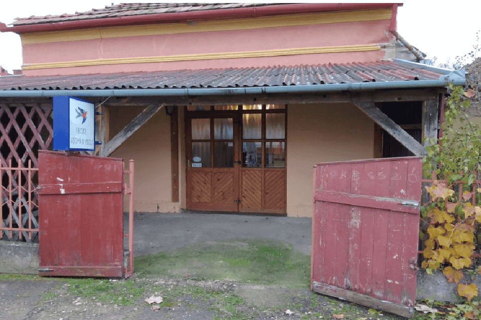 Charity shops building in Tiszadada