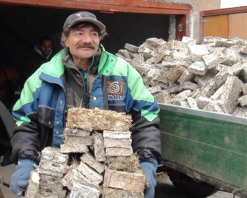 Distributing the briquette in Sajókaza